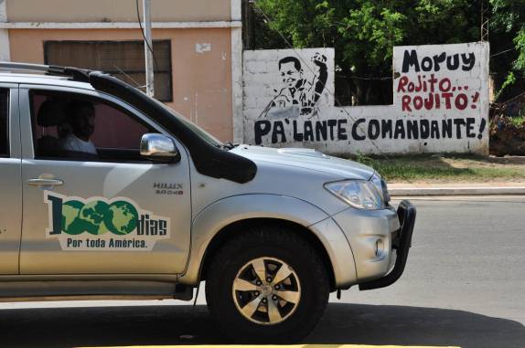 Propaganda nos muros de Moruy, pequena cidade na península de Paraguaná, ponto mais ao norte da Venezuela